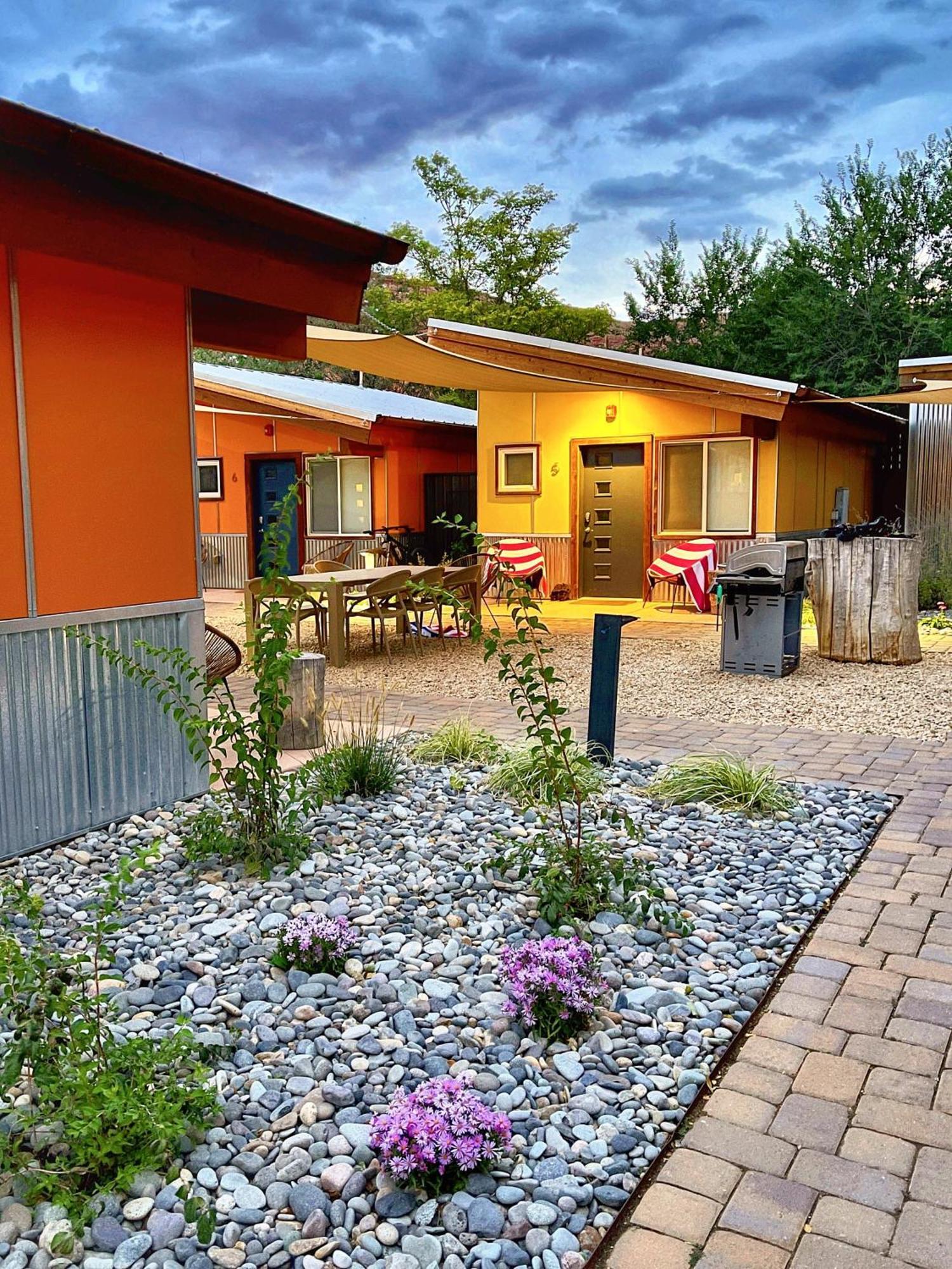 Downtown Kokopelli West 4 - Newly Remodeled Stylish Studio Moab Bagian luar foto